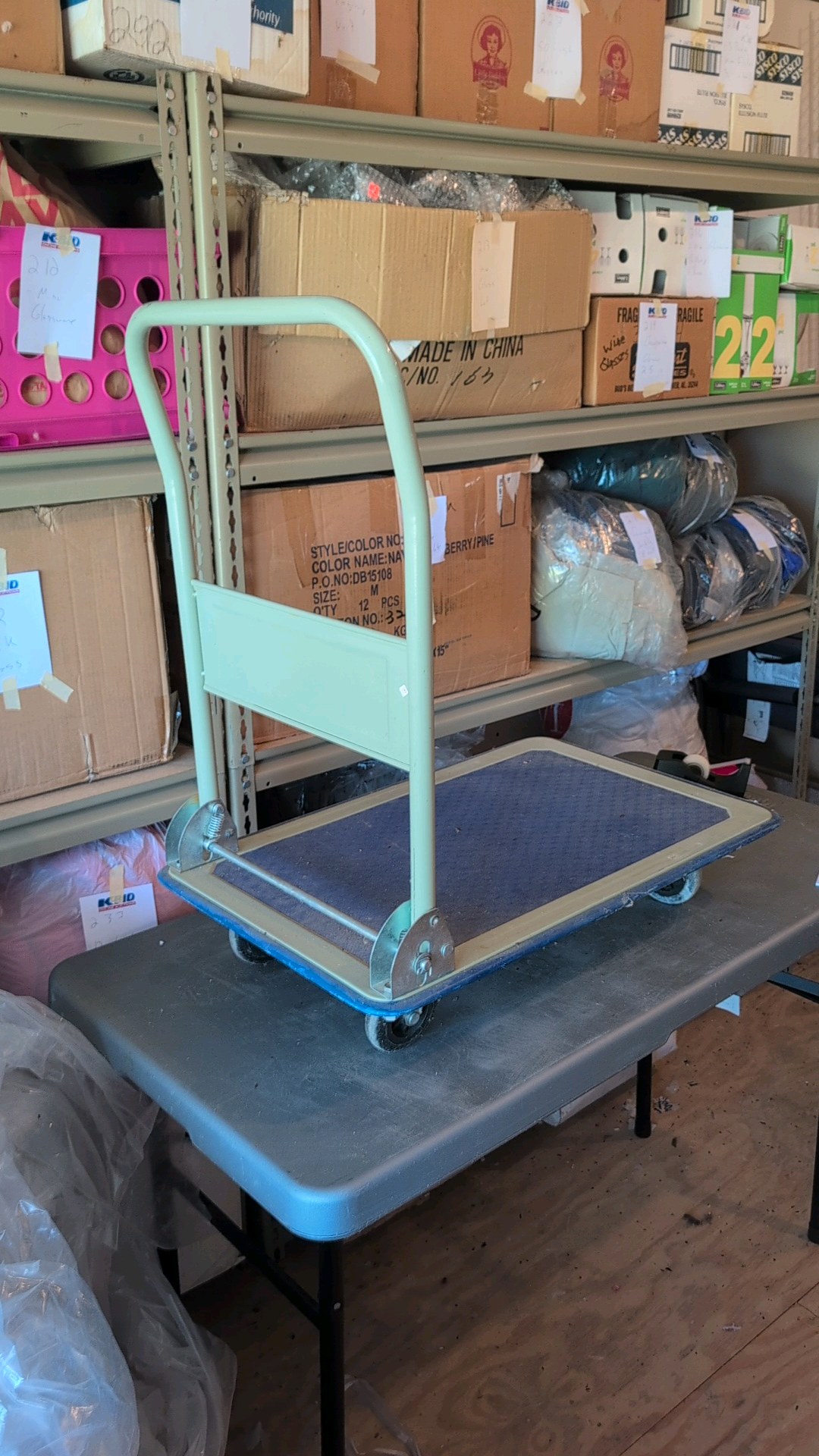 rolling cart looks to be collapsible