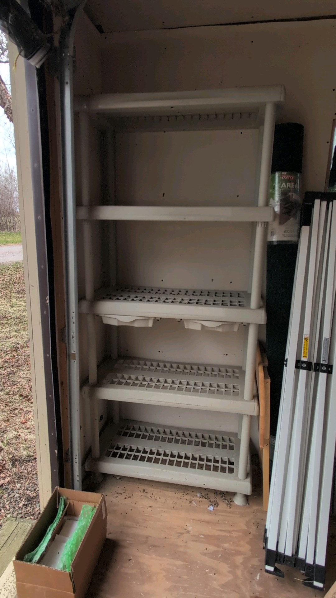 Plastic shelf with 2 drawers