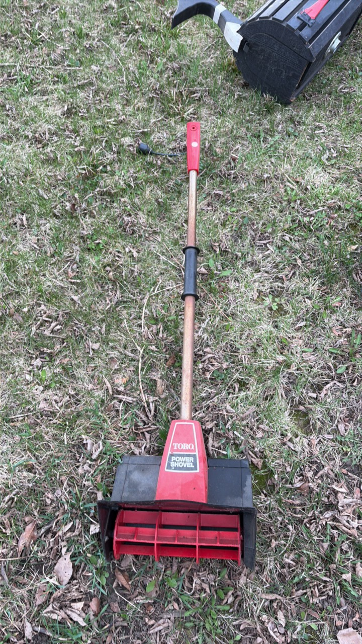 Toro power shovel
