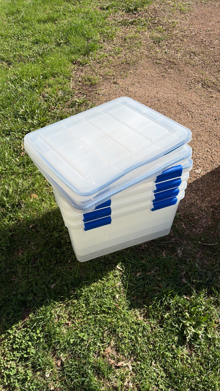 plastic totes made by Ziploc