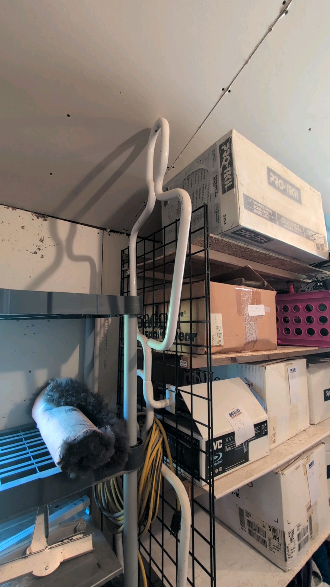 2 mountable retail display clothing holder