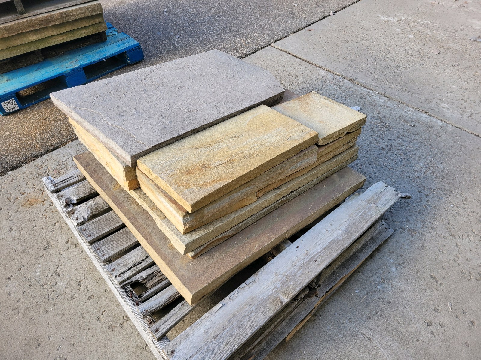 Lot of Various Architectural Pieces #18