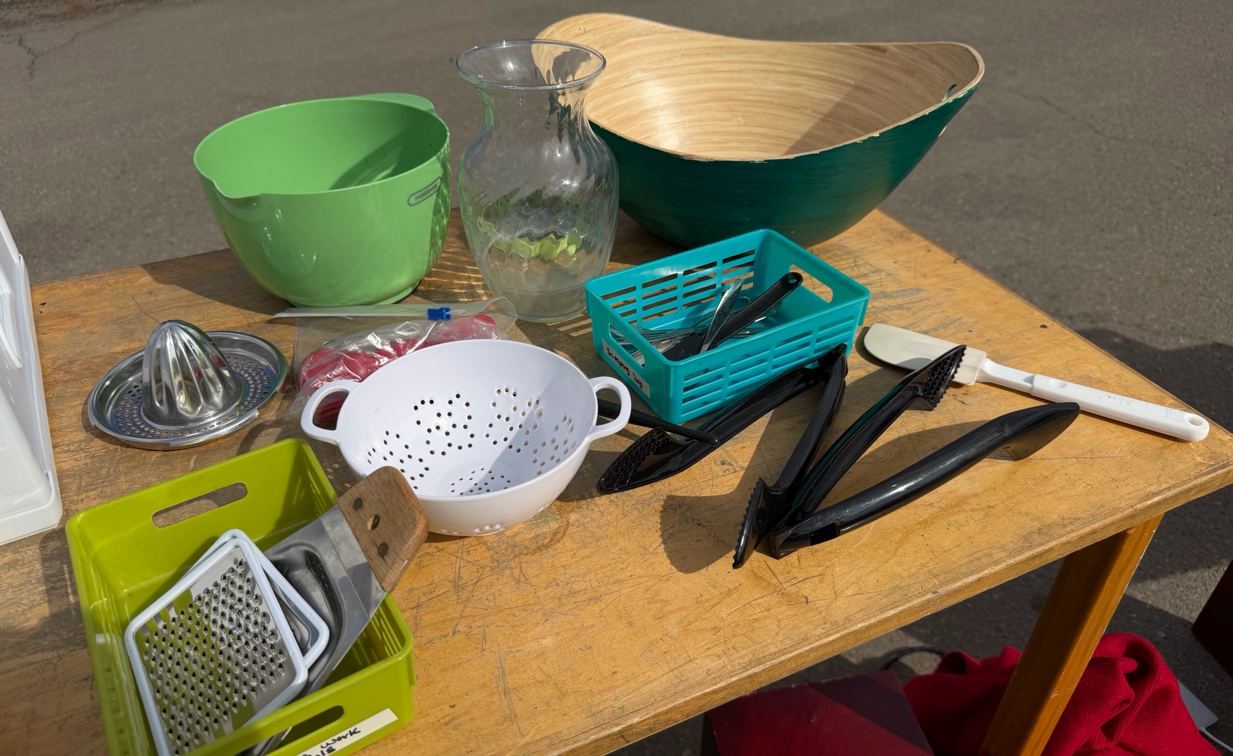 miscellaneous kitchen items