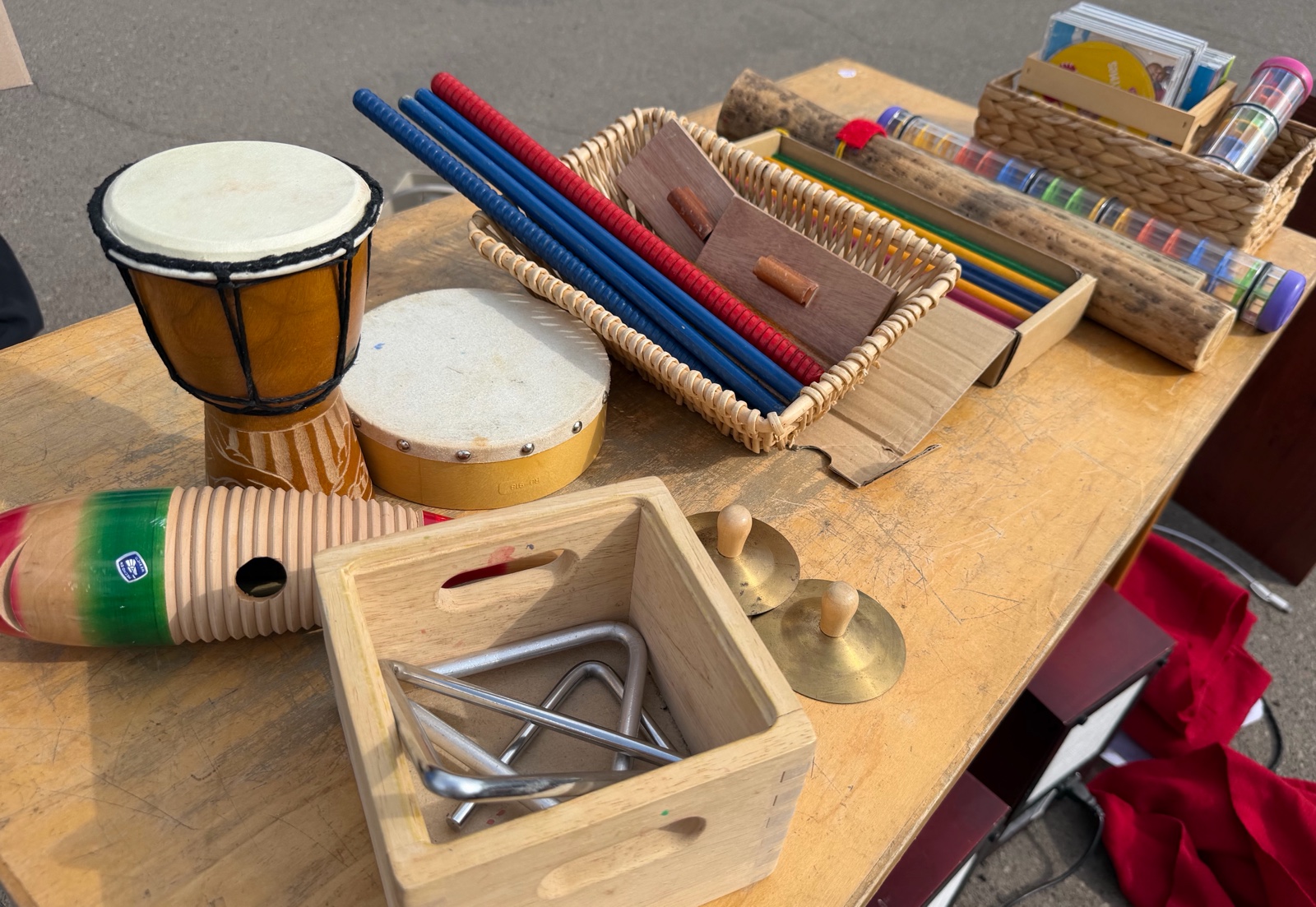 CDs rhythm, sticks instruments, triangles, drums symbols