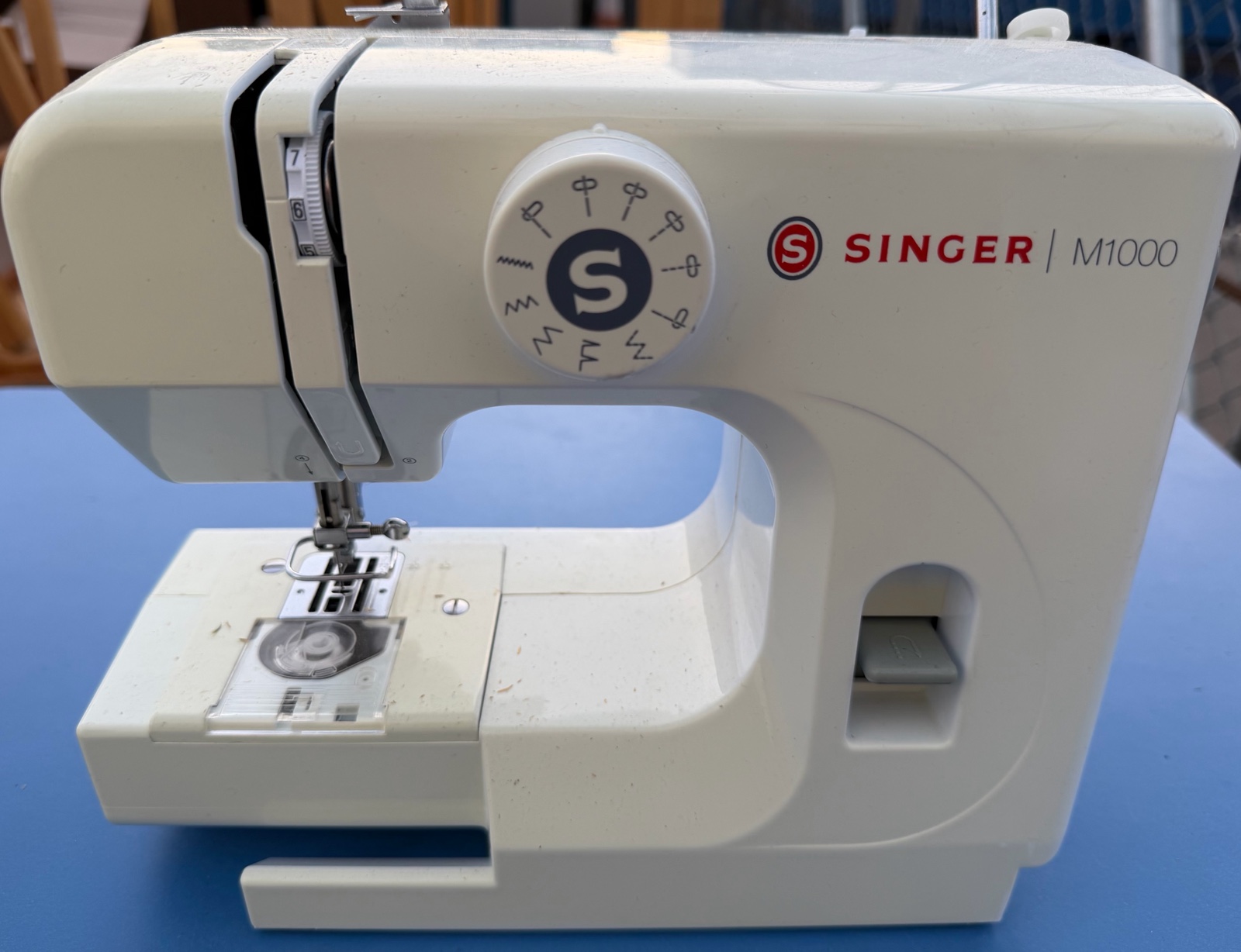 Singer, sewing machine M1000