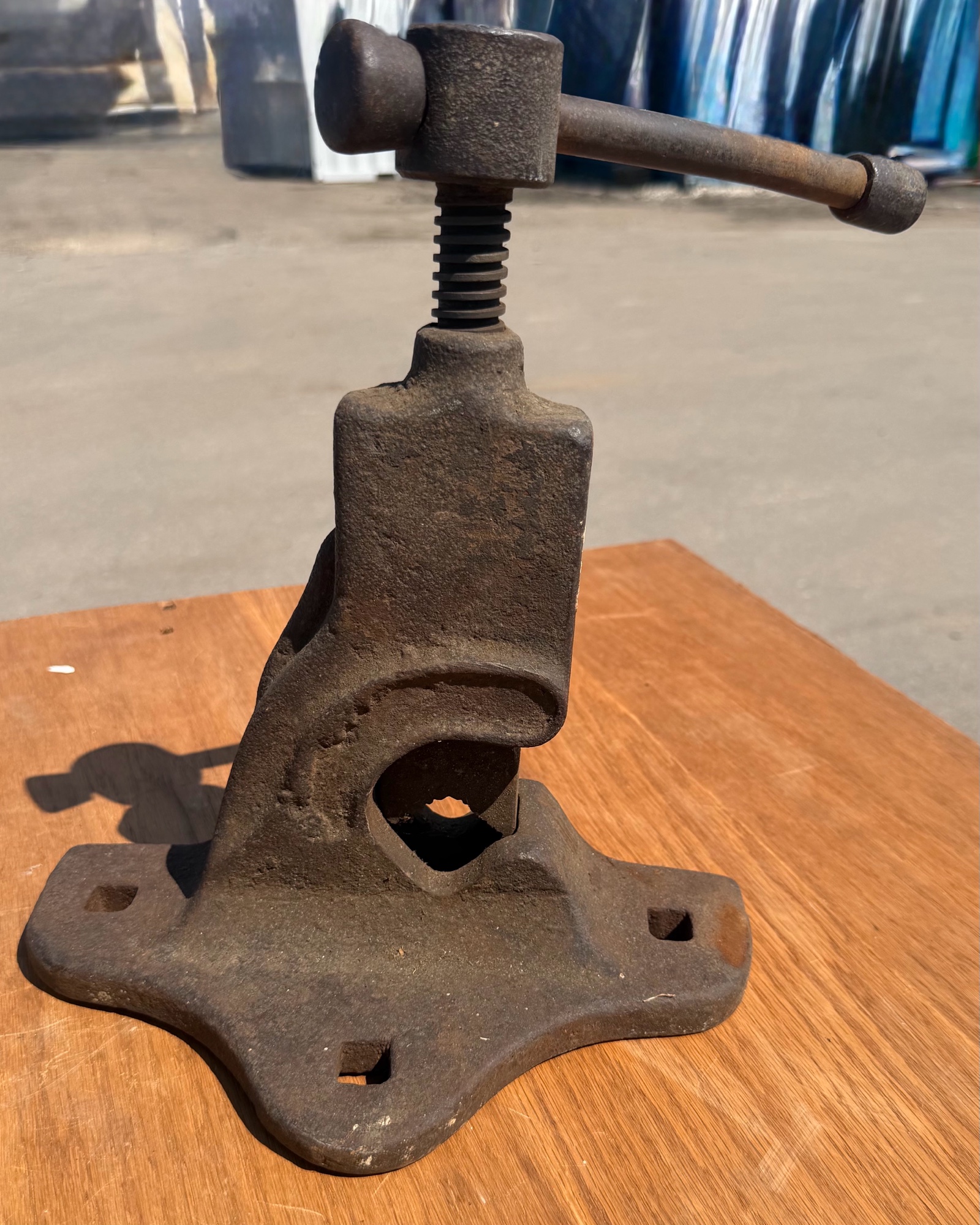 vintage cast-iron bench mount pipe VISE