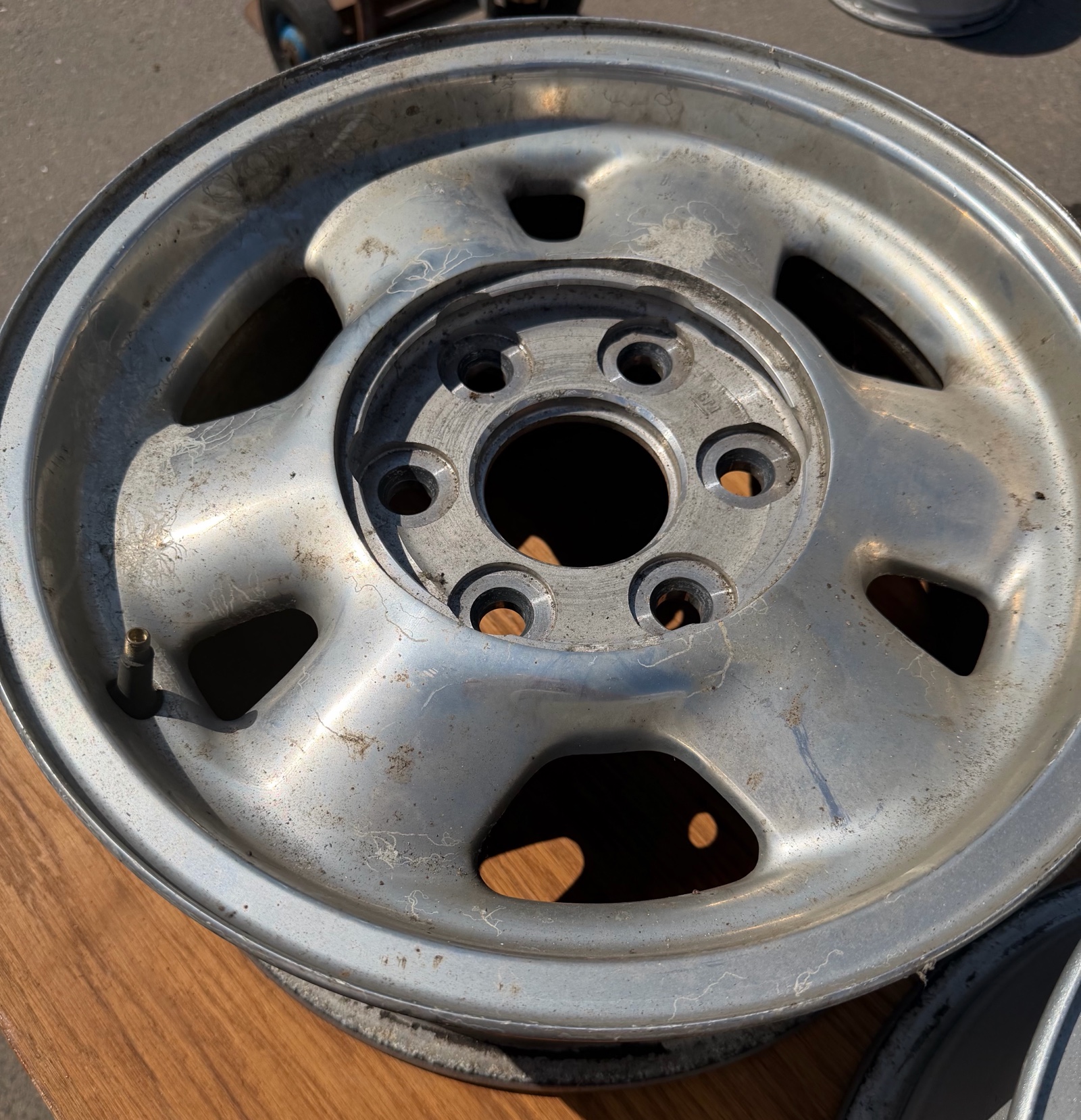 16 inch six lug aluminum wheels