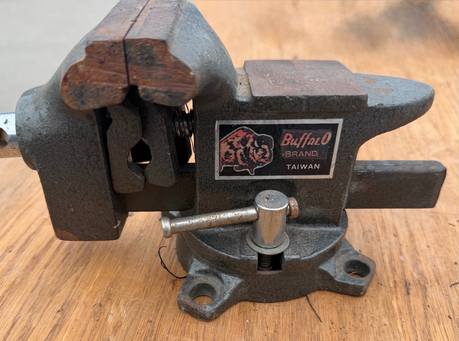 VISE  Buffalo brand