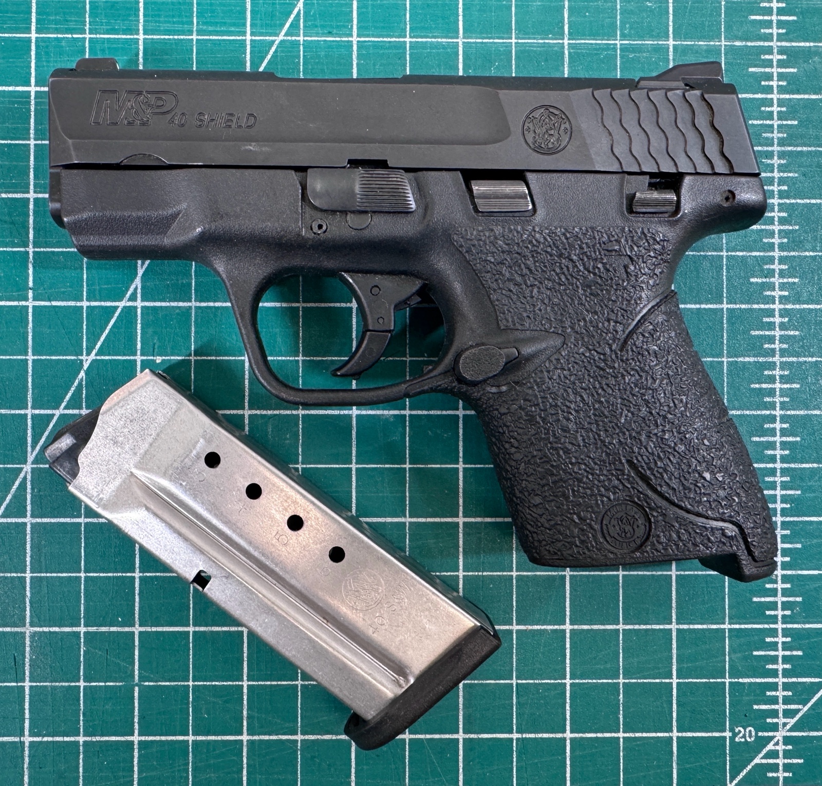 Smith & Wesson MP. 40 Shield .40 S&W 3" Barrel Thumb Safety