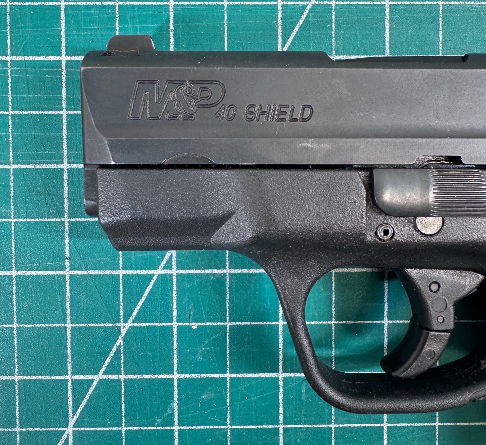 Smith & Wesson MP. 40 Shield .40 S&W 3" Barrel Thumb Safety