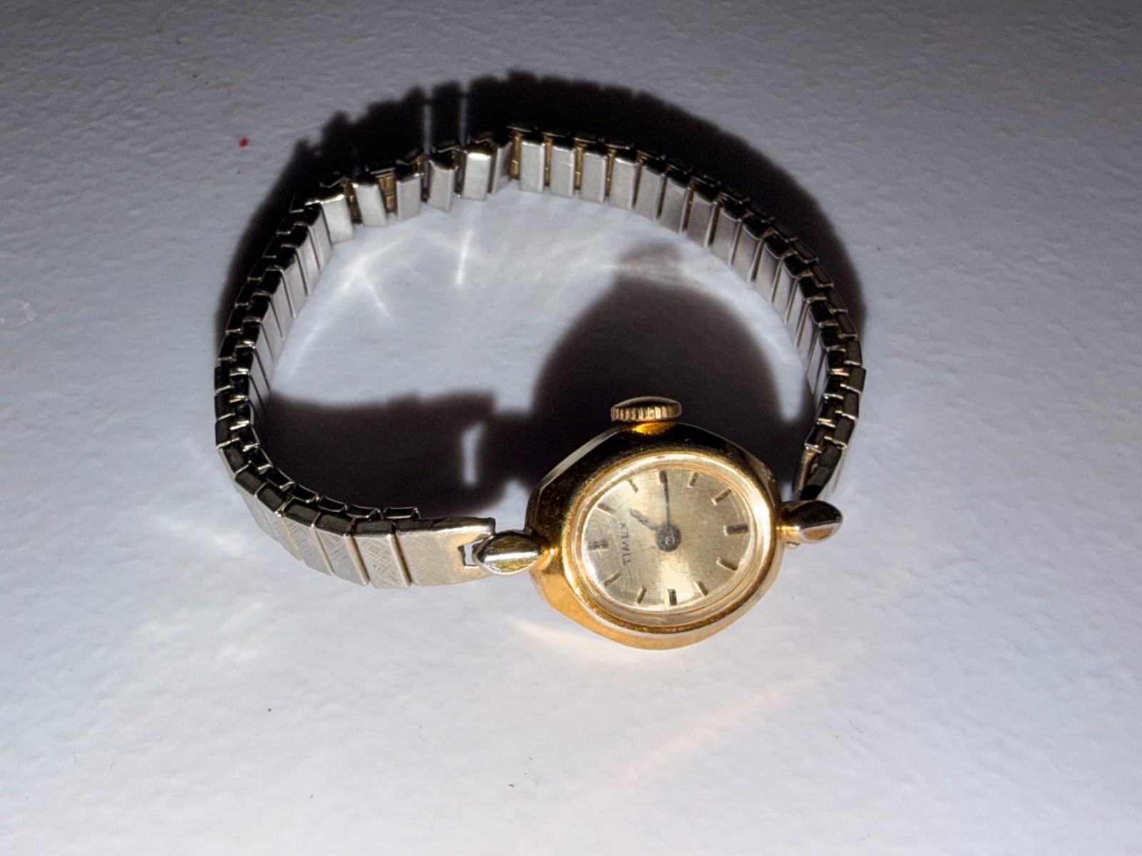 Vintage Timex Womens Watch Gold Tone Mechanical Wristwatch Stretch Expansion Band