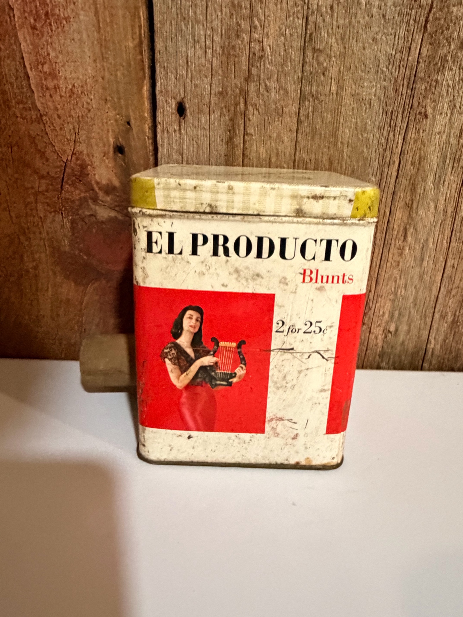 El Producto cigar tin, likely originating from the 1930s or 1940s