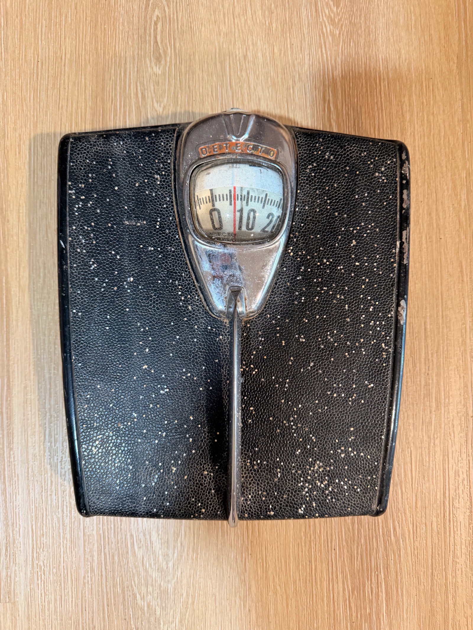 1950 Detecto bathroom scale featuring a speckled black finish and a bubble glass dial