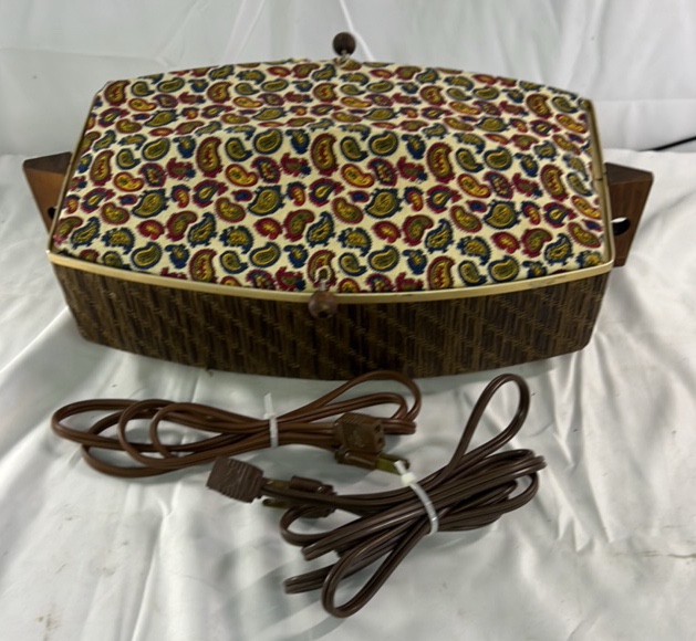 Salton Hotray Electric Warming Tray with Cover