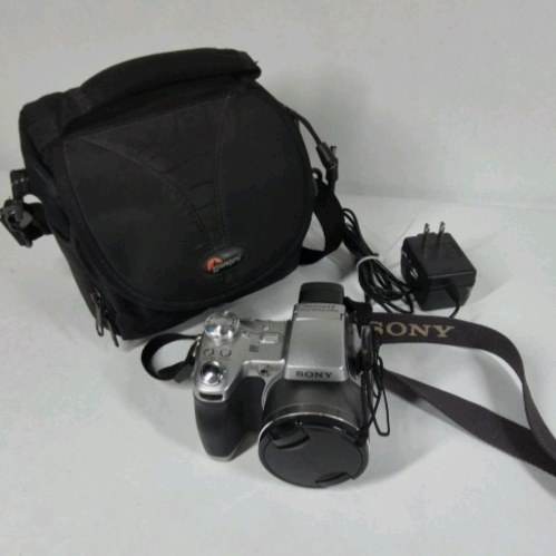 Sony Cyber-shot Digital Camera 12x Zoom Super SteadyShot w Case Charger