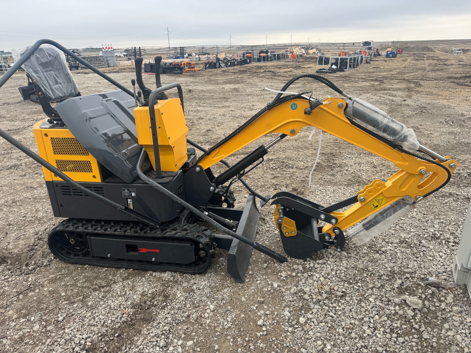 Hydraulic Mini Excavator  LandHonor  2026  Unused  LHR-KN16