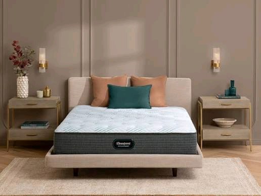 Bundle Beautyrest PressureSmart Mattress - Plush - Queen - $1599.99 MSRP  Pillow and Mattress Protector