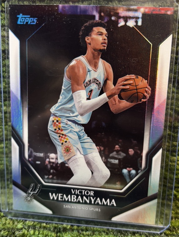2026 Topps Collectors Exclusive Victor Wembanyama Rainbow Foil #NBA-7