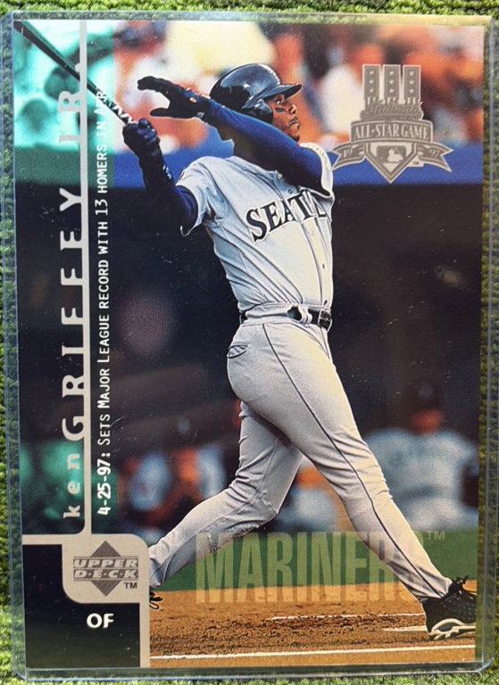 KEN GRIFFEY JR (Seattle Mariners) 1997 UPPER DECK JUMBO CARD (3 12 X 5) #225