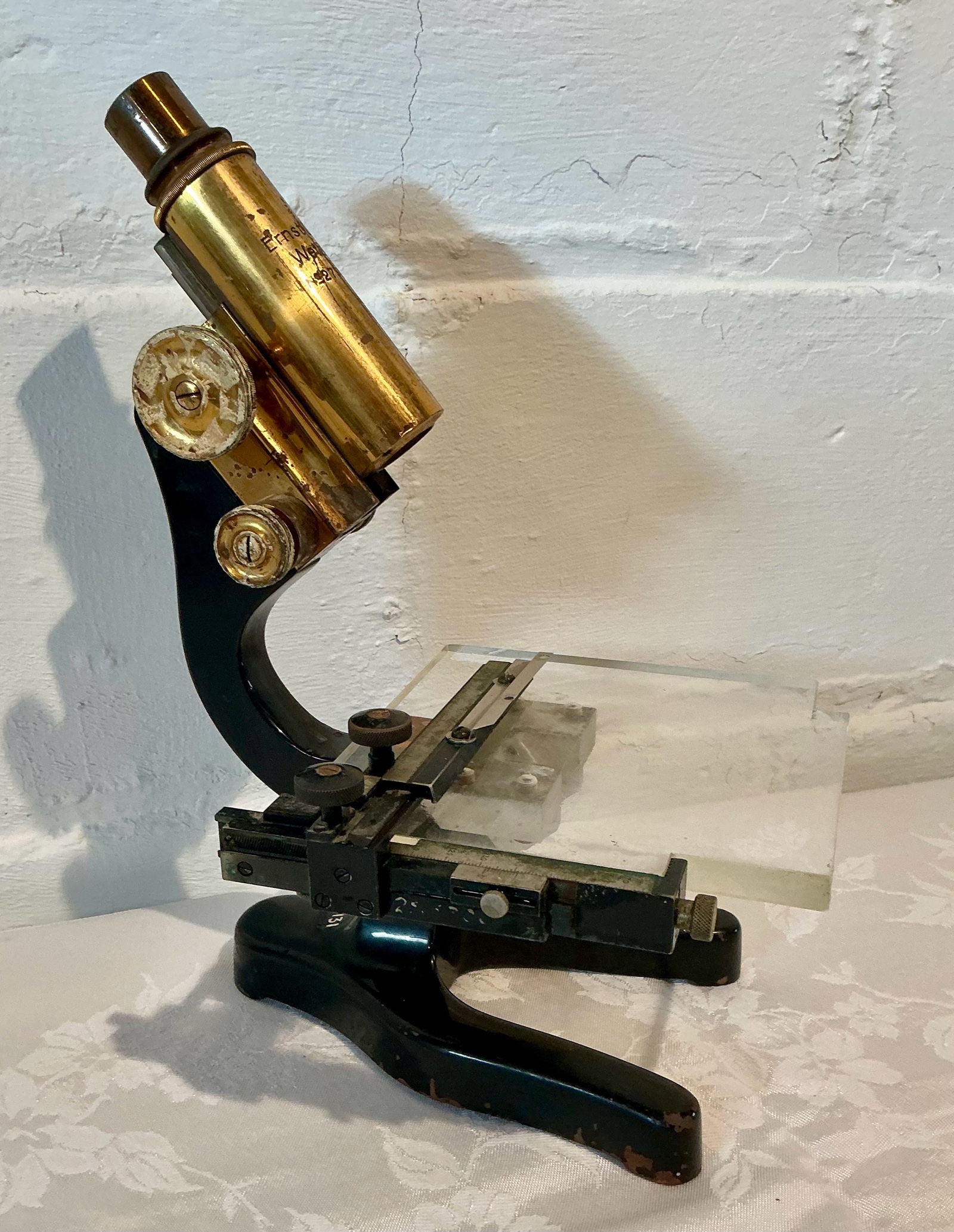 Ernst Leitz Microscope base Vintage with scope