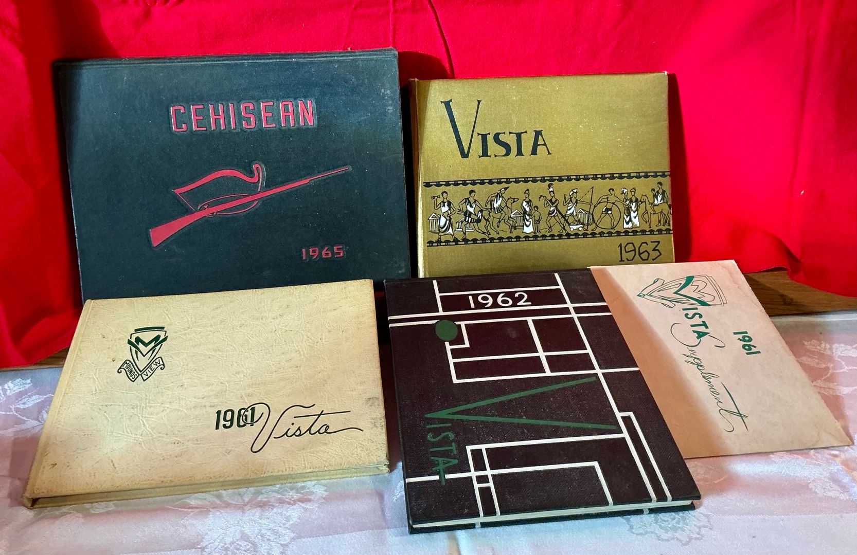 Vintage group of 5 Vista yearbooks