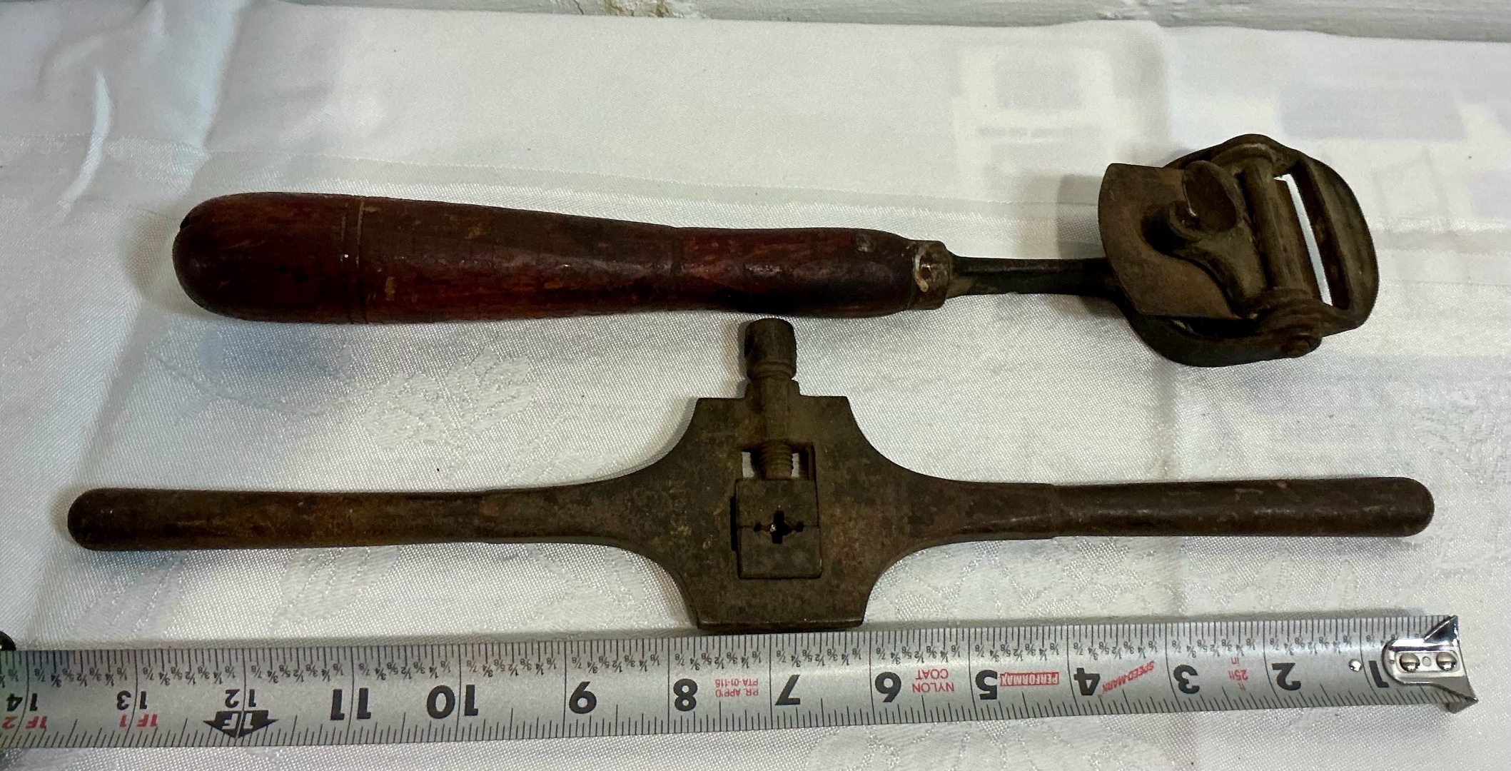 Vintage Stanley No. 70 box scraper & Vintage threading die stock