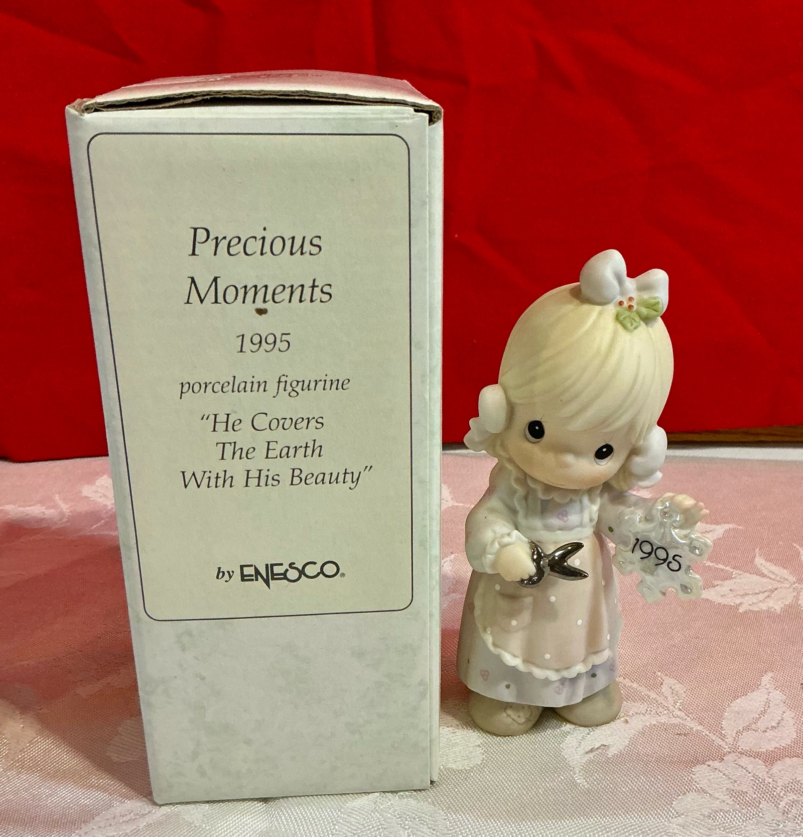 Precious moments 1995 He covers the earth with his beauty number 142654