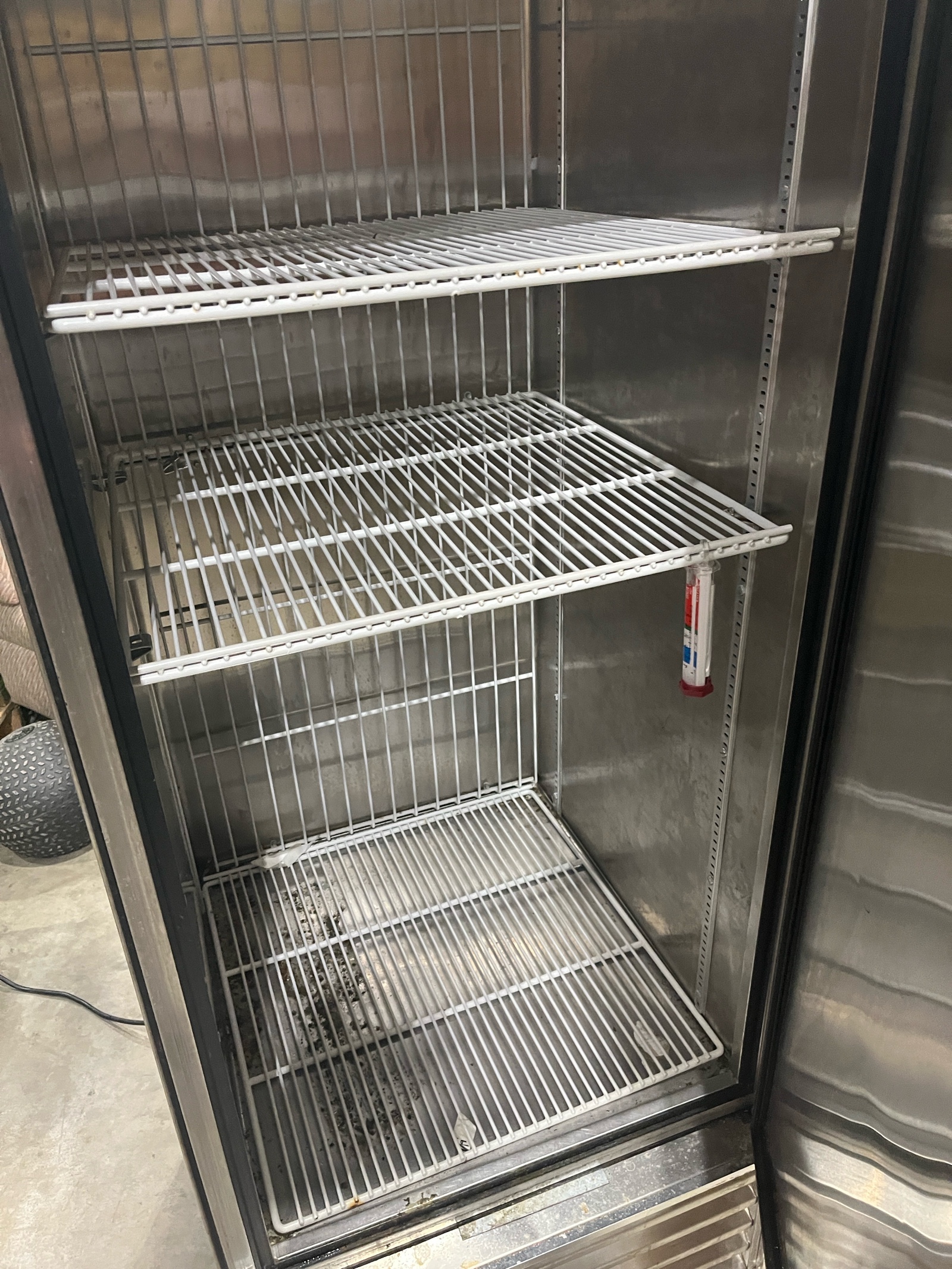 Stainless True Refrigerator HOLDS TEMP BUT SOLD ASIS (606430)