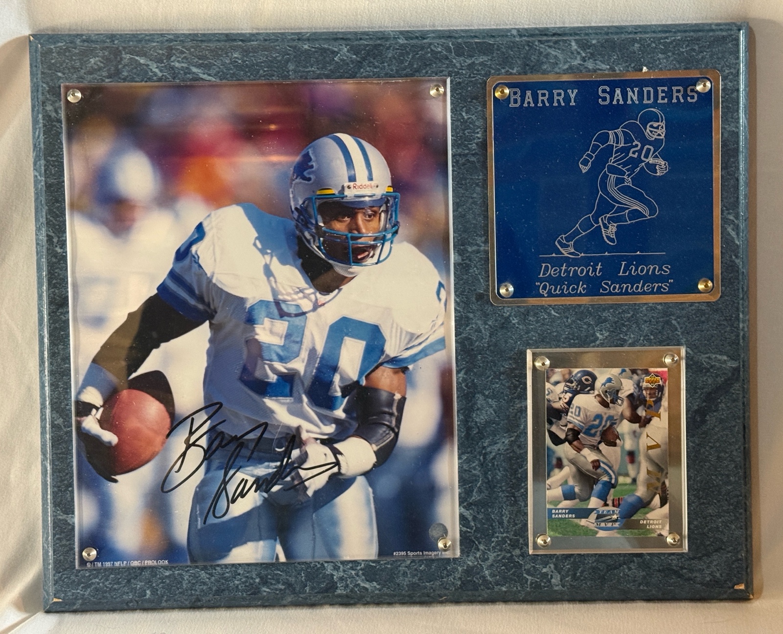 Barry Sanders Autographed Photo in Plaque w Football Card