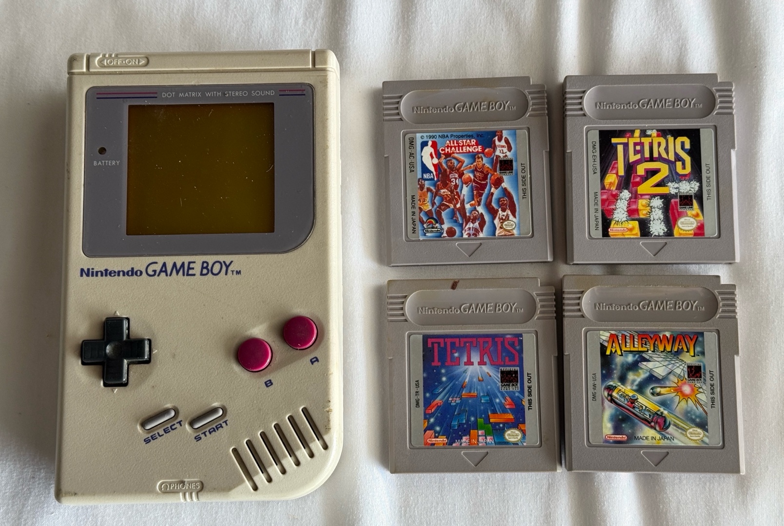 Nintendo Game Boy 1989 w 4 Games - Tetris, Tertris 2, Alleyway, NBA All-Star Challenge