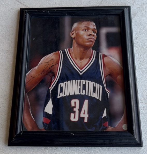 Ray Allen Autographed UConn Basketball Photo