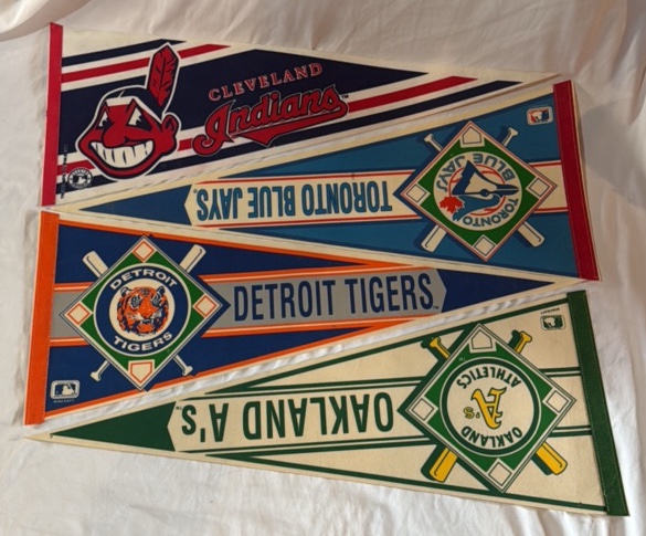 4 Baseball Pennats - Indians, Blue Jays, Tigers, As