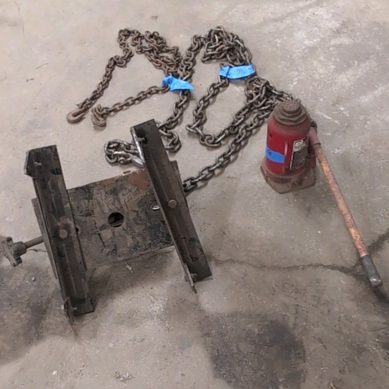 20-Ton Jack, Snow plow bracket, 2 Chains
