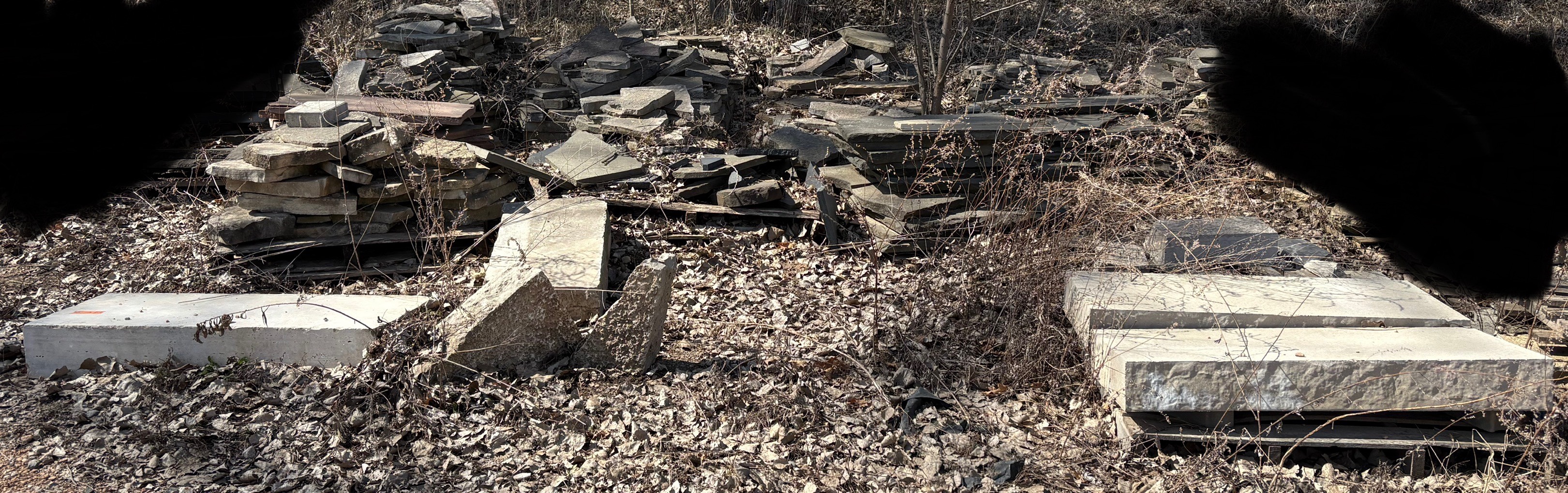 (17) pallets of natural flagstone and cut stone slabs