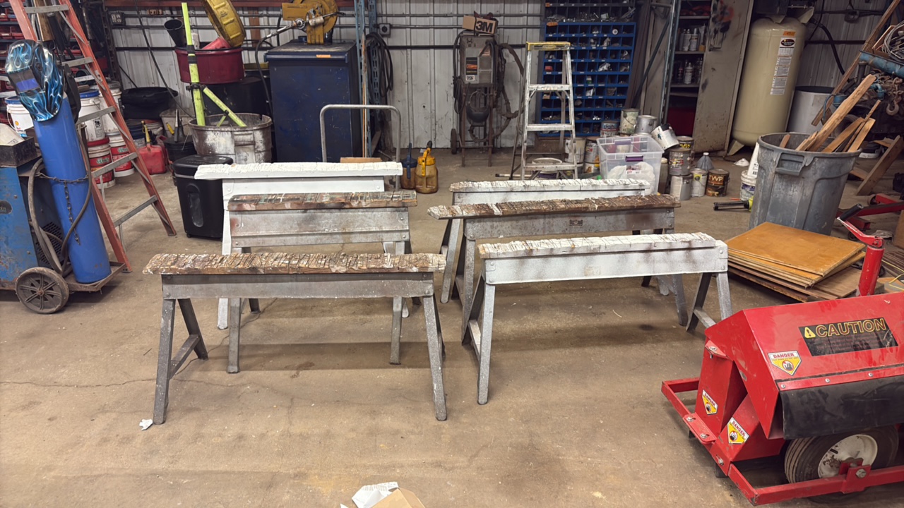 (6) Saw horses 1 Broken