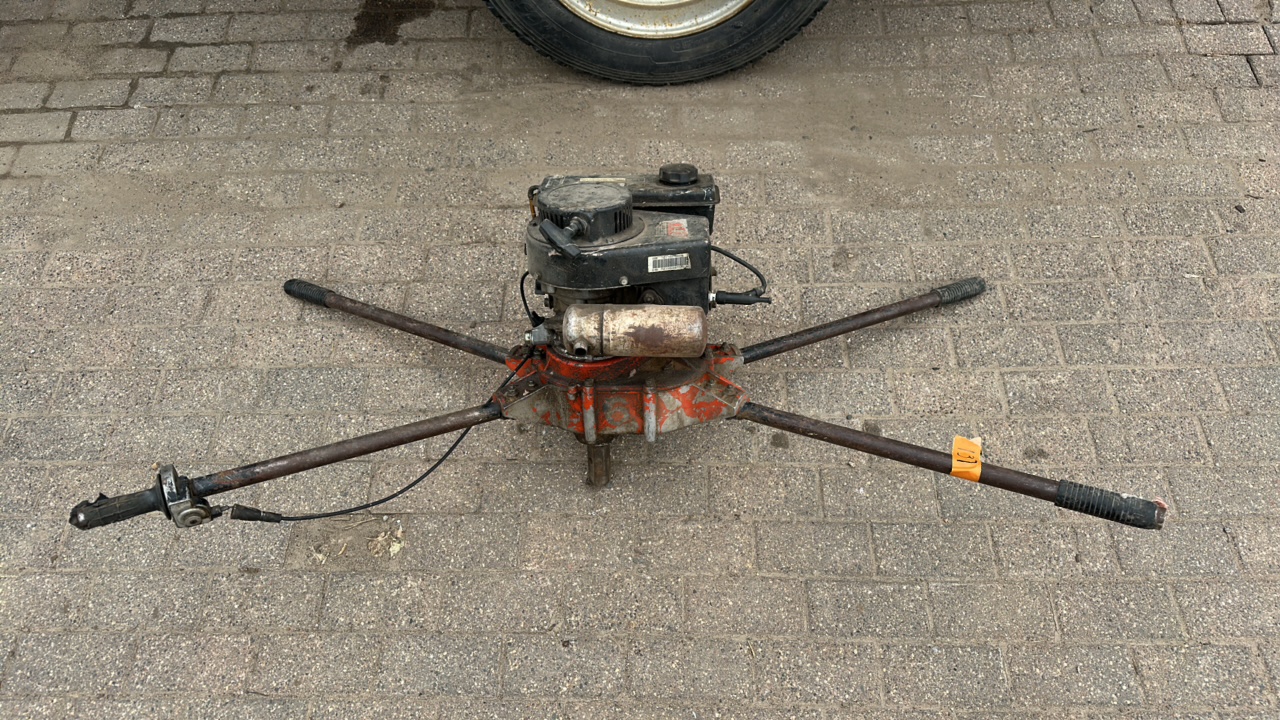 Two-Man Hole Digger KT43 Kawasaki engine