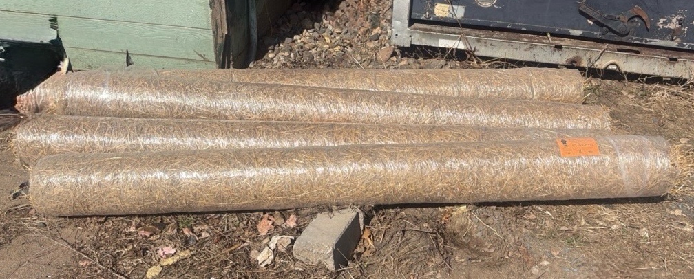 (4) Double net straw erosion blankets