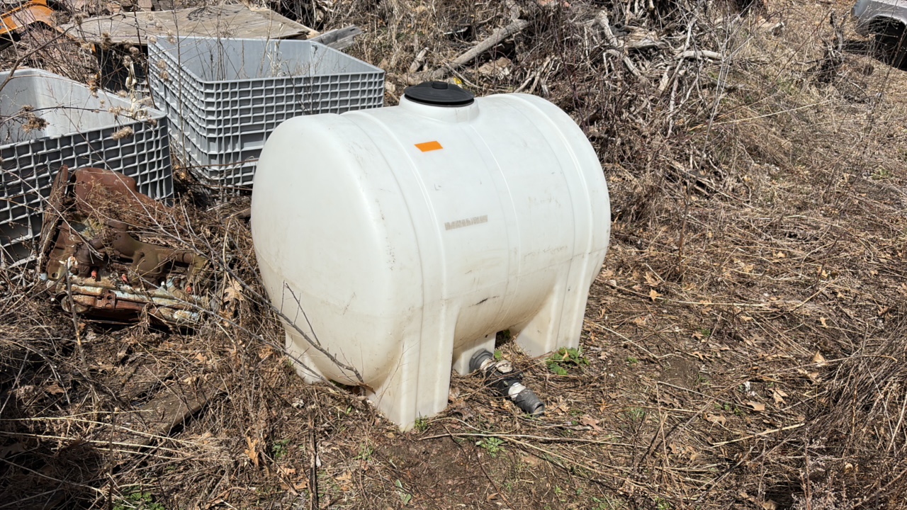 220 gallon tank L 45 x H 40 x D 3