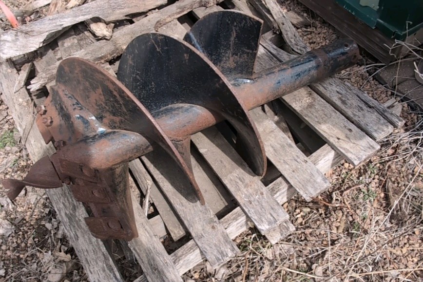 Standard earth Auger bit with 6 teeth approximately 9 to 12 dia.