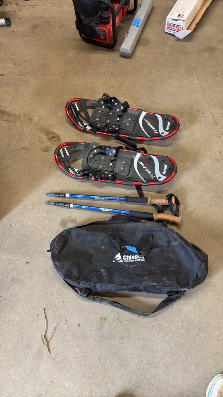 Trekker 25 snowshoes Hikker hiking poles