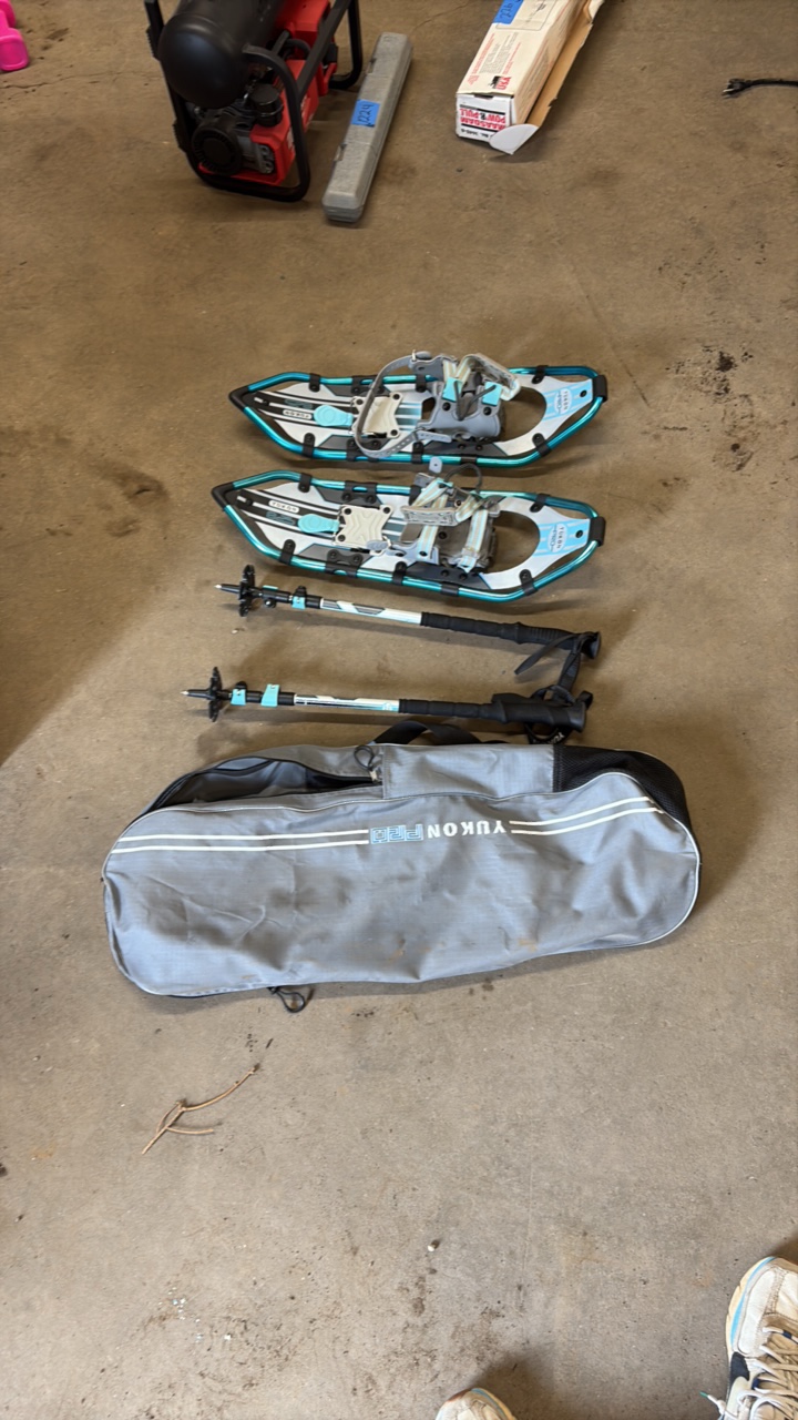 Yukon Charlies Pro 825 Snowshoes (