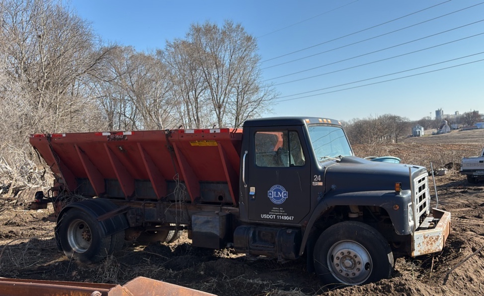 International salt truck