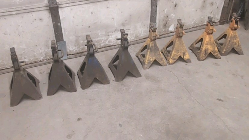 (8) FLOOR Jack stands