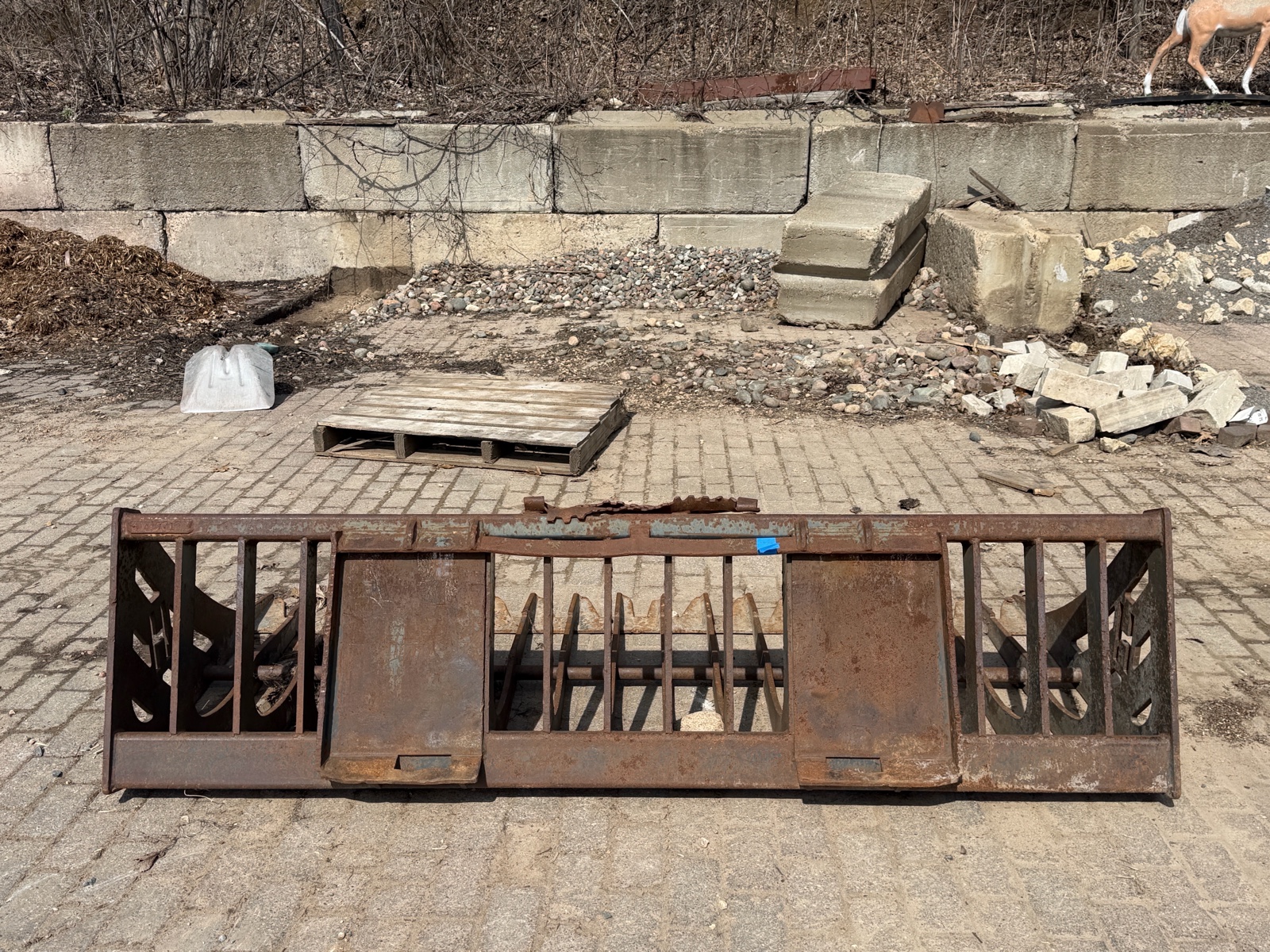 SKID steer rock separator bucket