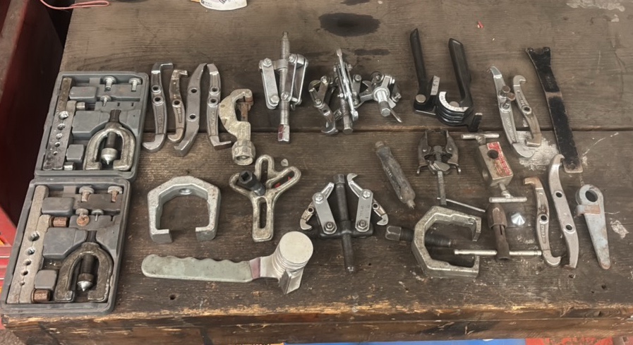 Mechanics Pullers or separators