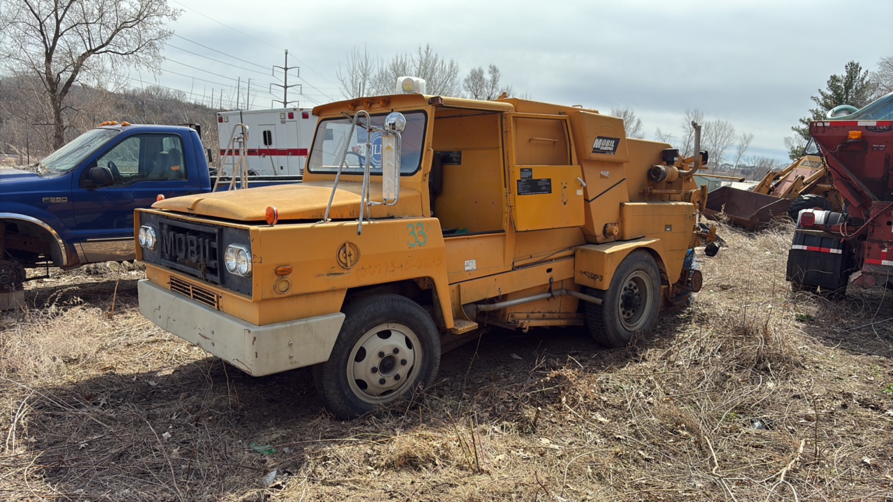 Mobil Sweeper Model 1TE4 Sweeper truck