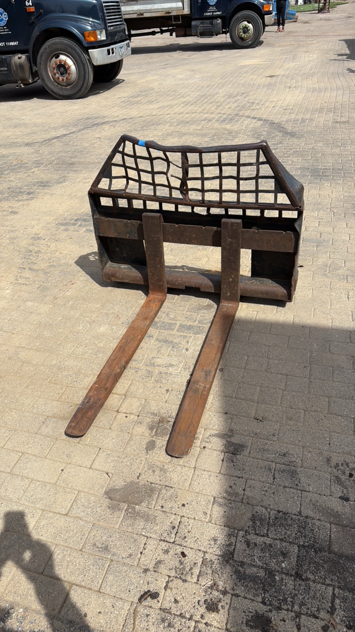 Skid steer forks (cage is bent) W 46 x H 3 x L 54