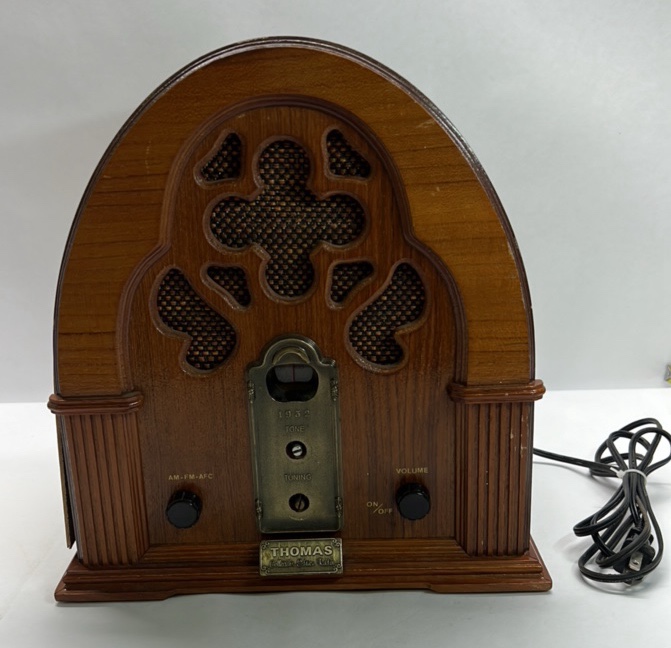 Thomas America Series Cathedral Radio Model 217 Vintage Style AM FM AFC Wood Cabinet