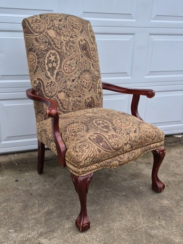 Traditional Upholstered Accent Chair Paisley Fabric Wood Frame Armchair