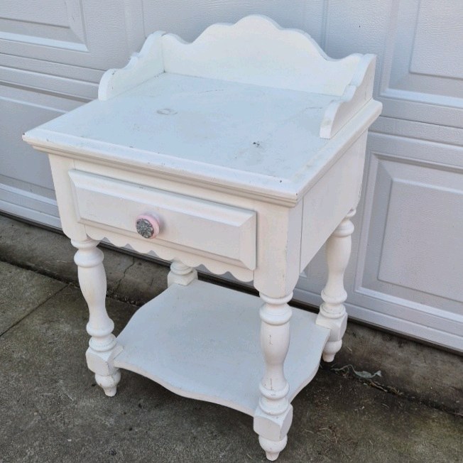 Vintage White Wood Nightstand End Table Scalloped Trim Drawer Shelf